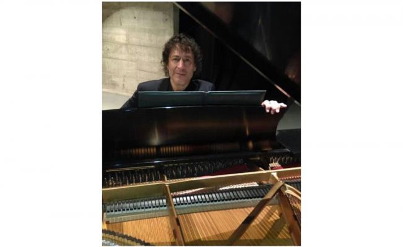 El pianista Carlos Alberto Pecero. Foto: Tomada de la Página de Facebook del pianista Alberto Pecero