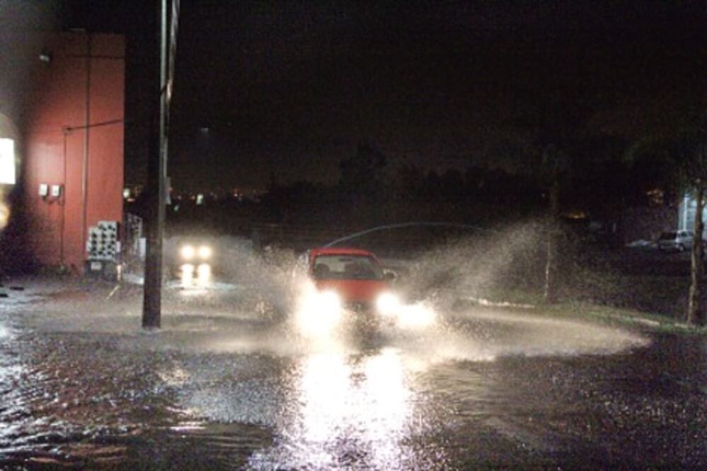 Azota aguacero en la capital