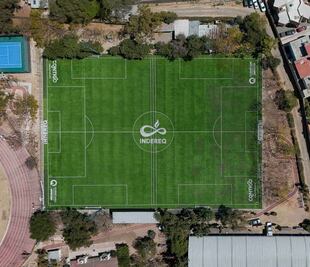Invierten 1.5 mdp para arreglar cancha de futbol en Corregidora 