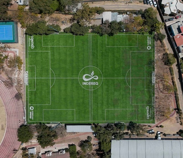 Invierten 1.5 mdp para arreglar cancha de futbol en Corregidora