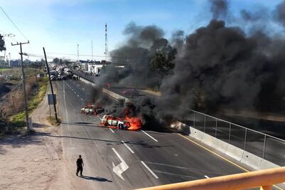 Presuntos huachicoleros bloquean carreteras de Guanajuato