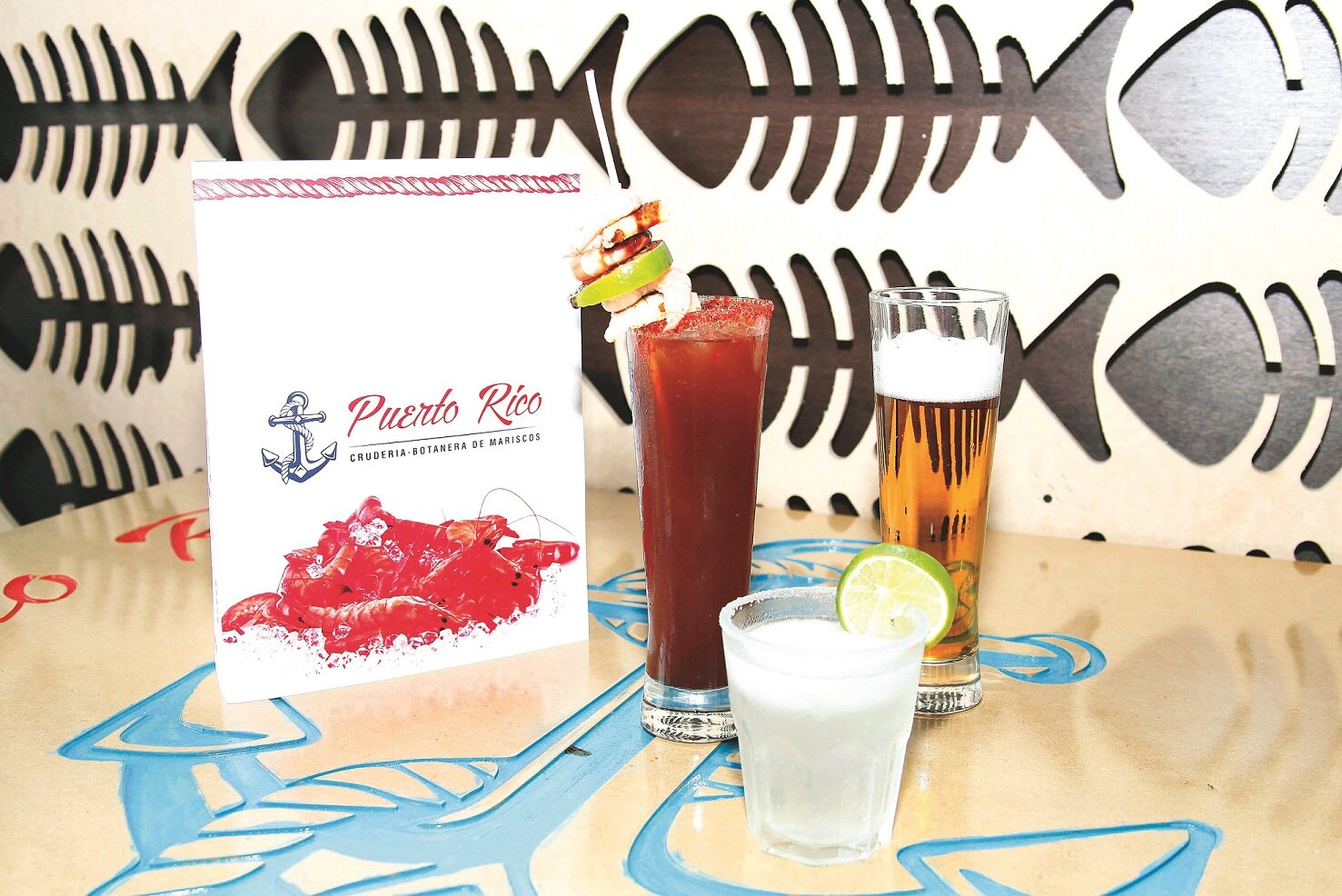 En “Crudería Puerto Rico” hallarás todo para despedirte de la resaca, desde micheladas, cocteles y mariscos. (FOTOS: GUILLERMO GONZÁLEZ. EL UNIVERSAL)