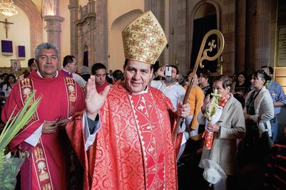 Llama a intensificar oración