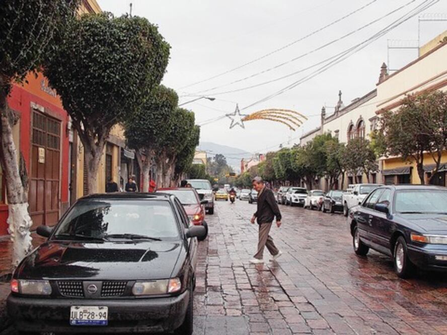 Faltan estacionamientos en el Centro: vecinos