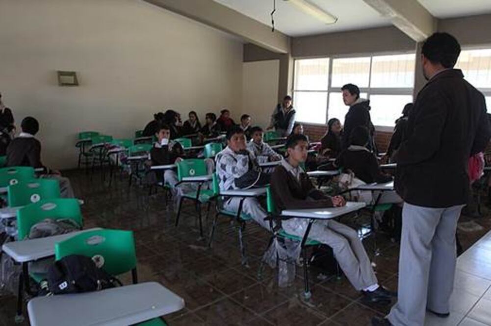 Exhortan a maestros a cumplir con clases