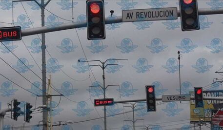 Municipio de Querétaro alista implementación de semáforos inteligentes en 10 cruces con alta afluencia peatonal