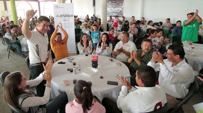 Astudillo promete transportea estudiantes
