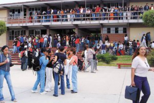 Ampliará UAQ especialidades en SJR