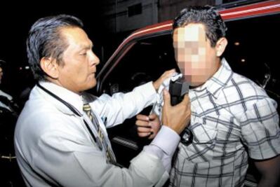 Alcoholímetro delata a conductores