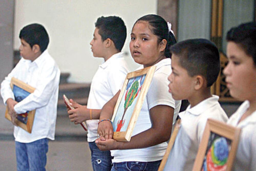 Impulsan educación de los niños con el hábito del arte