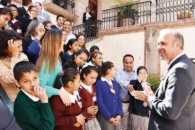 Impulsa Calzada salud y educación