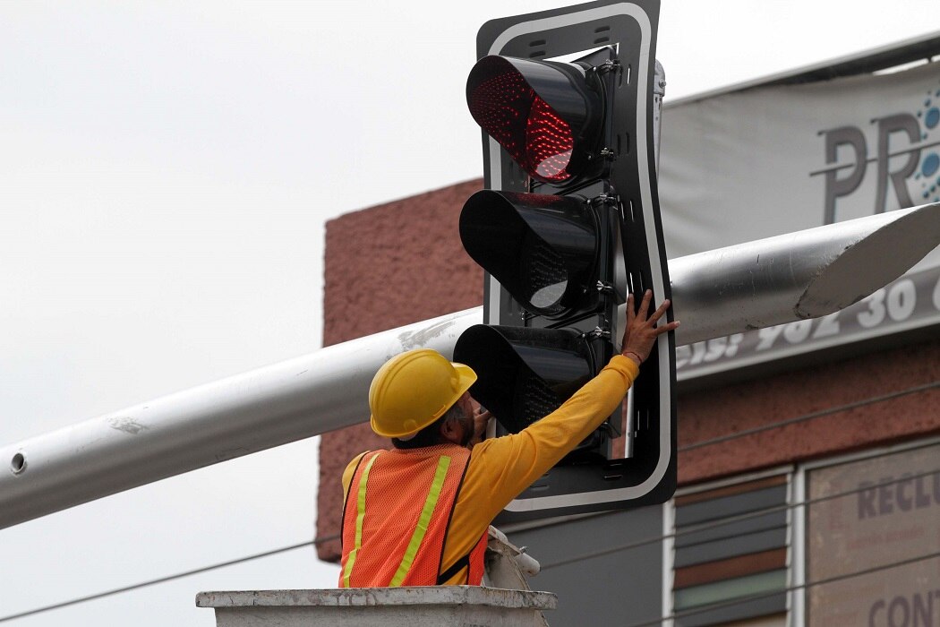 Reprogramarán los semáforos de Av. Universidad 