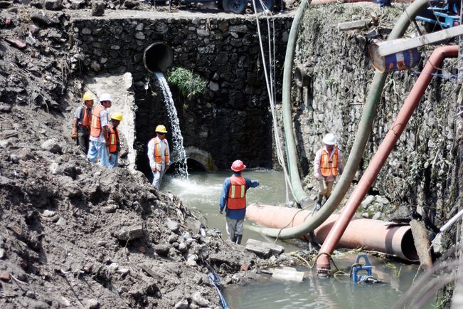 Los daños se registraron durante la recuperación del terraplén en octubre de 2016 y cuando se construyeron los muros de contención, con una altura superior a los 15 metros, y la estructura del pavimento, según los expertos. (ARCHIVO EL UNIVERSAL)