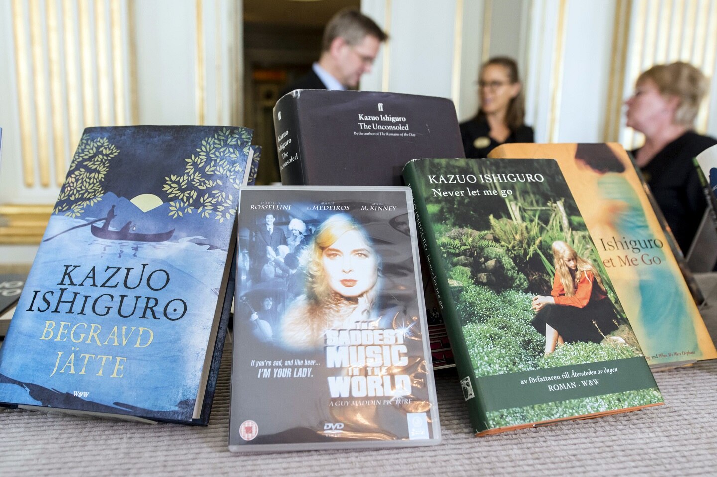 Ishiguro desea que el Nobel ayude a unir a las personas a nivel internacional