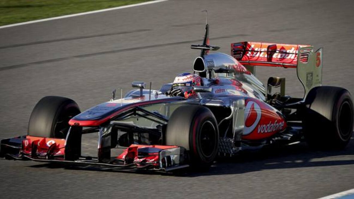 McLaren gana la primera prueba