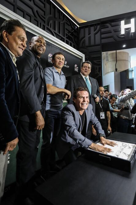 El CMB presentó un reloj conmemorativo con la presencia de figuras (GERMÁN ESPINOSA. EL UNIVERSAL)