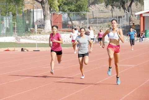 Cumplen atletas con Etapa