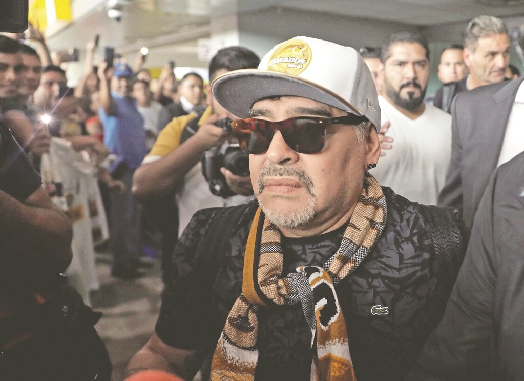 Alboroto con la llegada de Diego