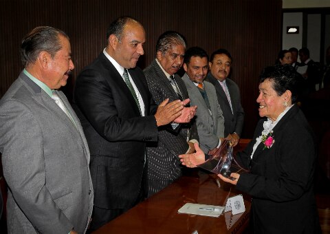 Reconocen a la mujer trabajadora 