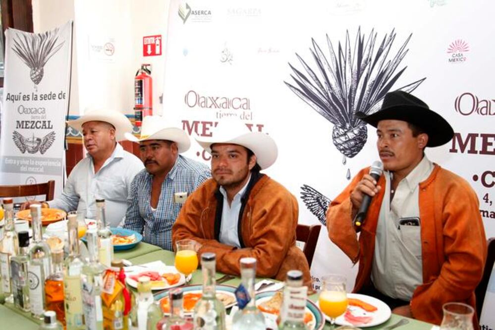 El encuentro mezcalero titulado “Oaxaca, tierra del mezcal” será del 4 al 6 de mayo en 30 restaurantes de la entidad y la Ciudad de México (GUILLERMO GONZÁLEZ. EL UNIVERSAL)