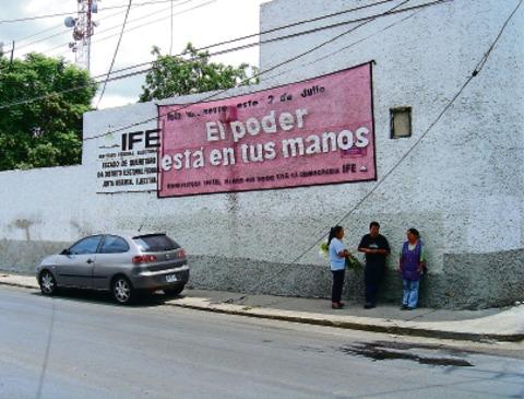 Padrón electoral, seguro: IFE