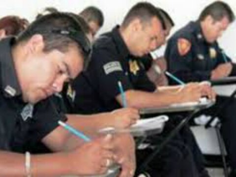 Exigen control a policías