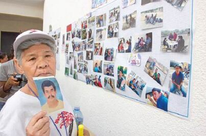 Llegan a Tequis en busca de sus hijos