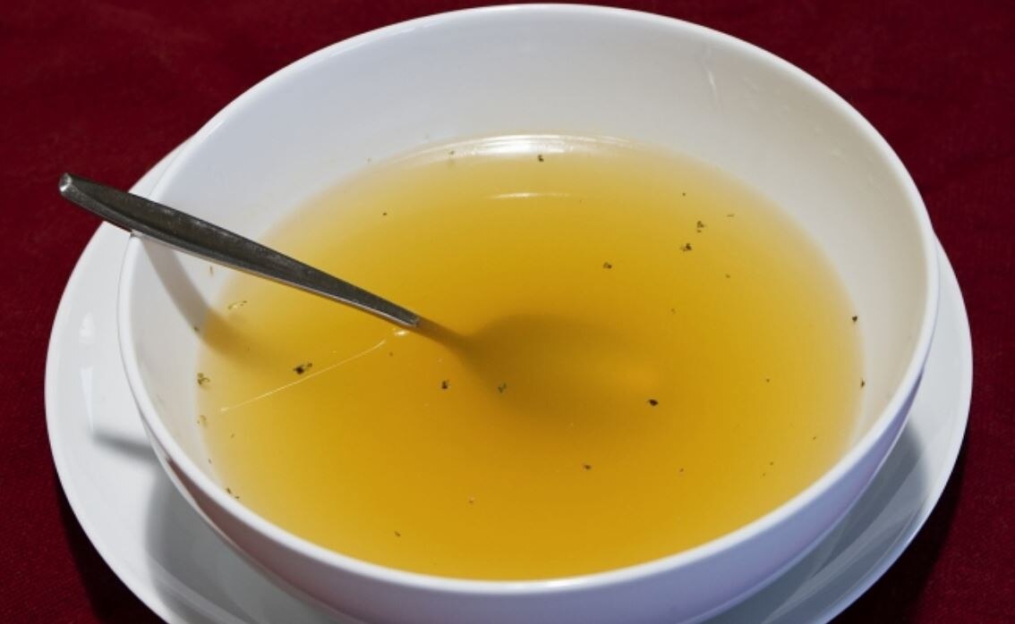 ¿De qué está hecho el consomé de pollo en polvo?