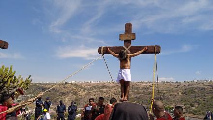 Semana Santa. Así se vive el tradicional Viacrucis de La Cañada, en Querétaro 