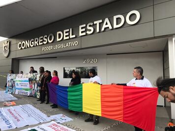 #Avance | Activistas clausuran Congreso de Querétaro; el recinto está cerrado por fumigación