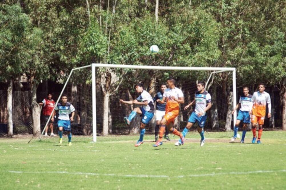 Gallos Blancos deja vivir a Brujos