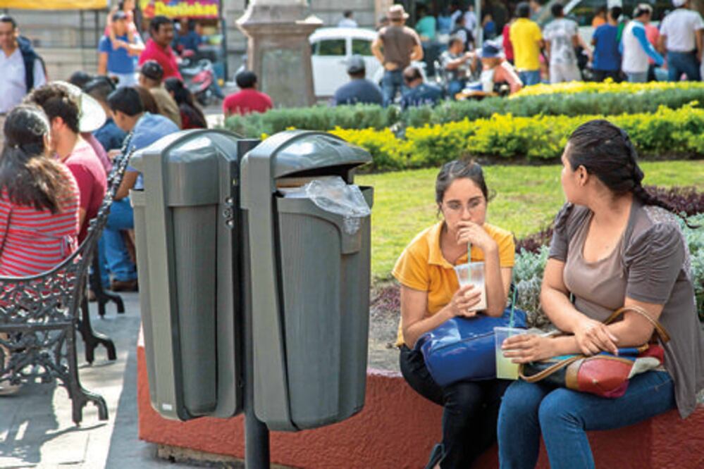 Vecinos aseguran que basura se abarrota en papeleras