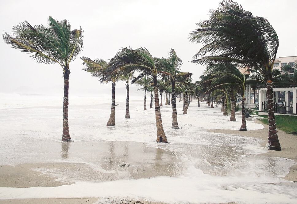 Aspecto de un hotel en Los Cabos por el paso de "Bud". / Foto: EFE