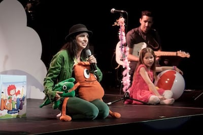 Gaby Vega revive hadas y héroes con su voz