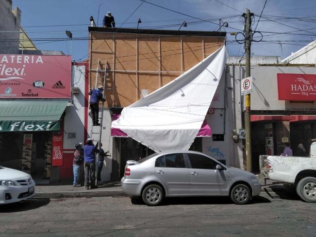 Retiran anuncios y lonas en el centro de SJR