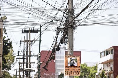Adeudos y robo de luz, peores que huachicoleo