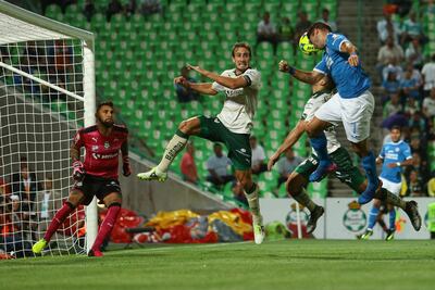 Martín cauteriza heridas celestes