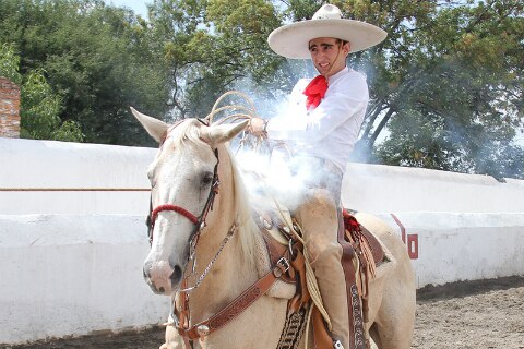 Tres Potrillos, imponentes en San Juan