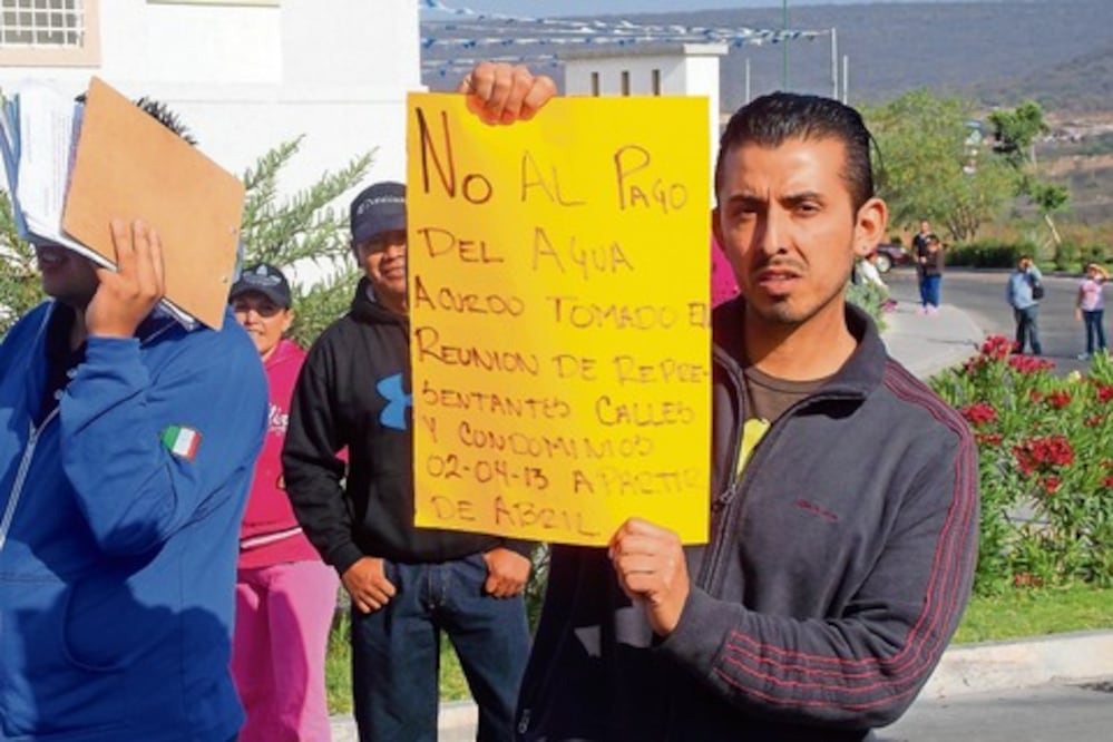 Demandan vecinos suministro de agua