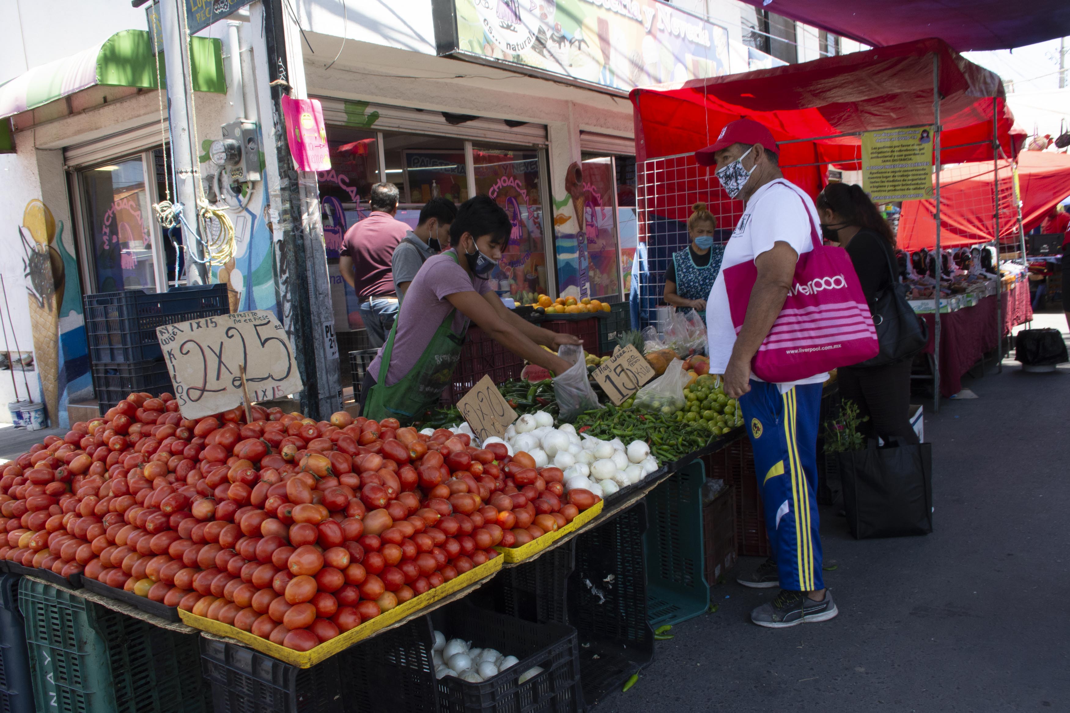 Solicitudes para tener puestos en tianguis suben 50%