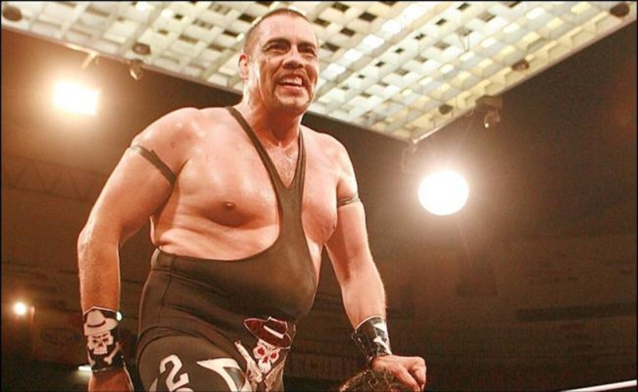 Fallece el luchador Universo 2000