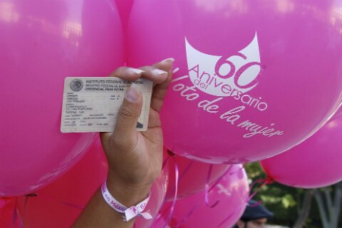 Celebran 60 años de voto femenino