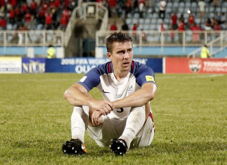 Matt Besler es la cara de la derrota del equipo estadounidense. (ABRAHAM DIAZ. AFP)