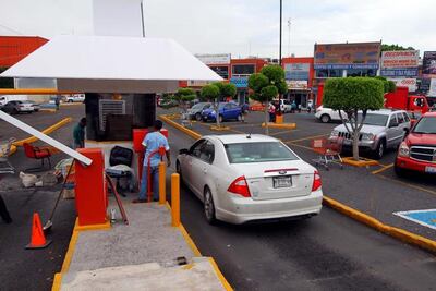 Autoridades acuerdan 2 horas gratis en 17 plazas