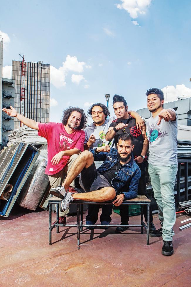 Después de los conciertos, los integrantes se acercan a sus fan (ARCHIVO. EL UNIVERSAL)