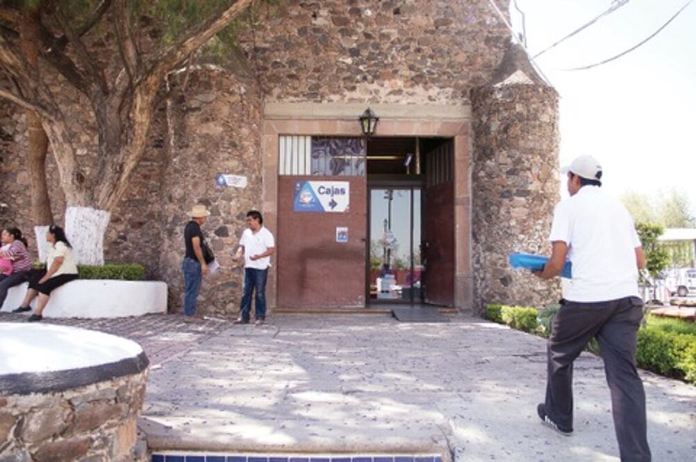 Pide Zapata agilizar entrega de escrituras