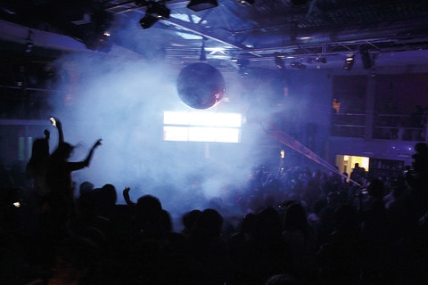 Table dance se valen de amparos: Mejía