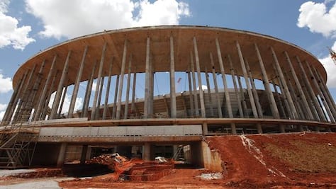 Muere obrero en estadio de Brasil