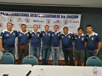 Queretanos llevan futbol a Ixtapa