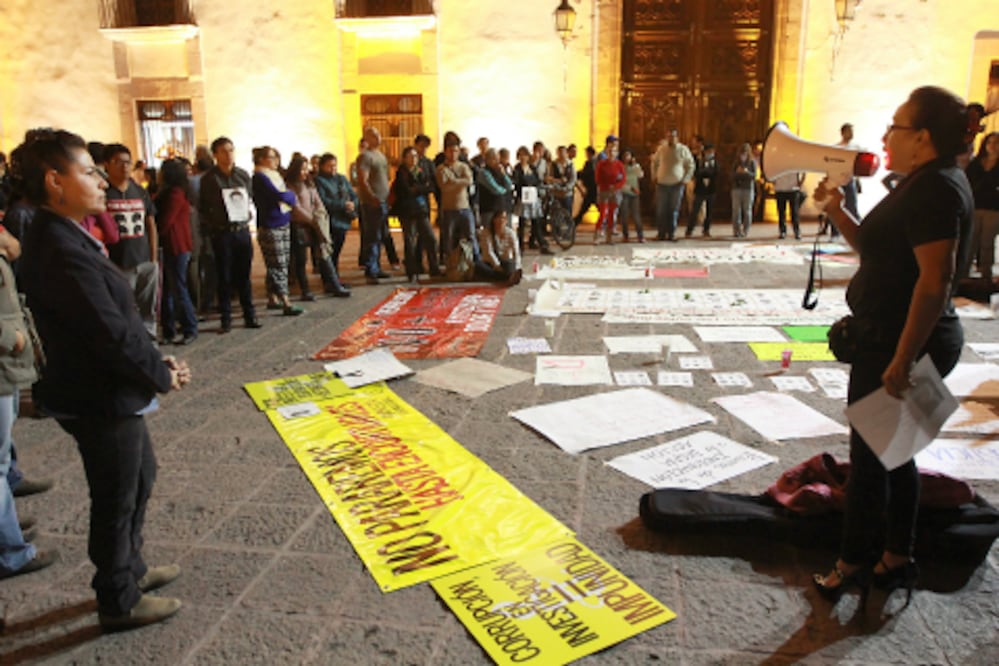 Exigen normalistas regreso de desaparecidos